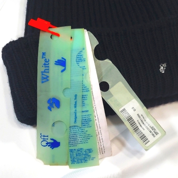 Off-White Black Ribbed Metal Decal Beanie with Tags - Picture 3 of 9